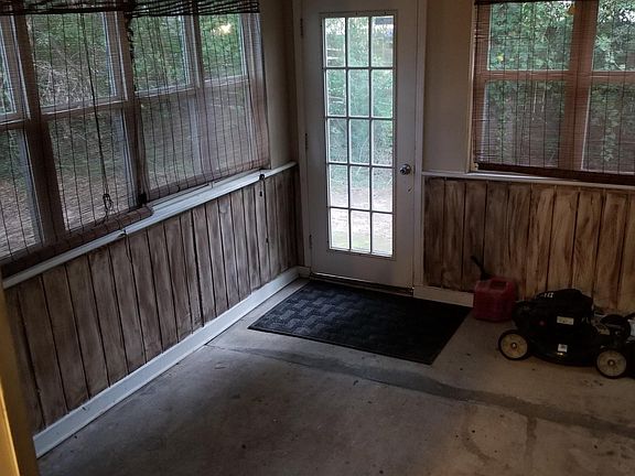 5th image of 329 Somerset Dr