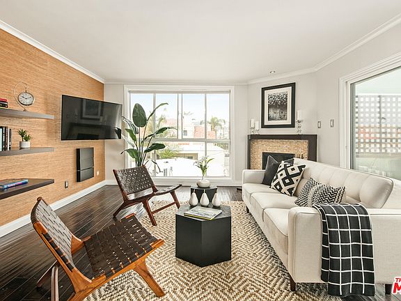 2nd image of 1127 10th St APT 304