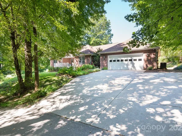 21 Campbell St, Black Mountain, NC 28711