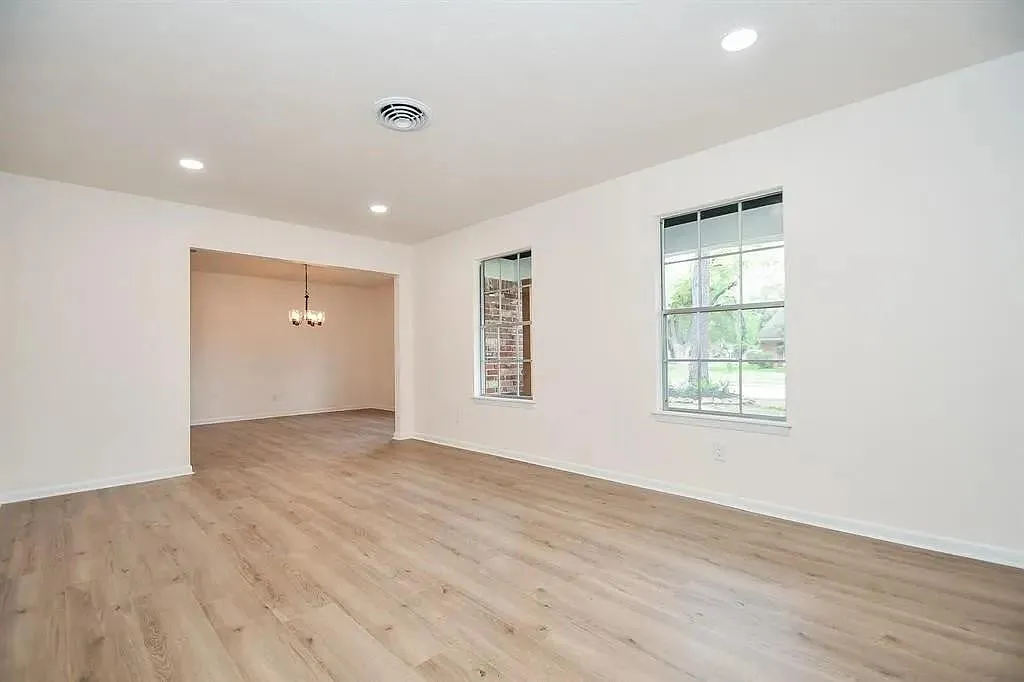 4 bed, 2.0 bath, 2609 sqft, $2,850 — Photo 4