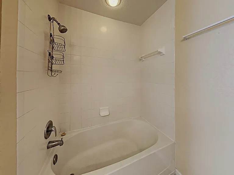 5800 Lake Pointe Village Cir #612 — Photo 8