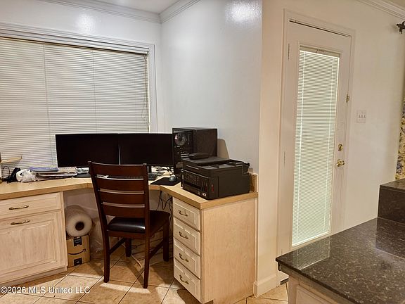 5th image of 109 N Meadow Rd
