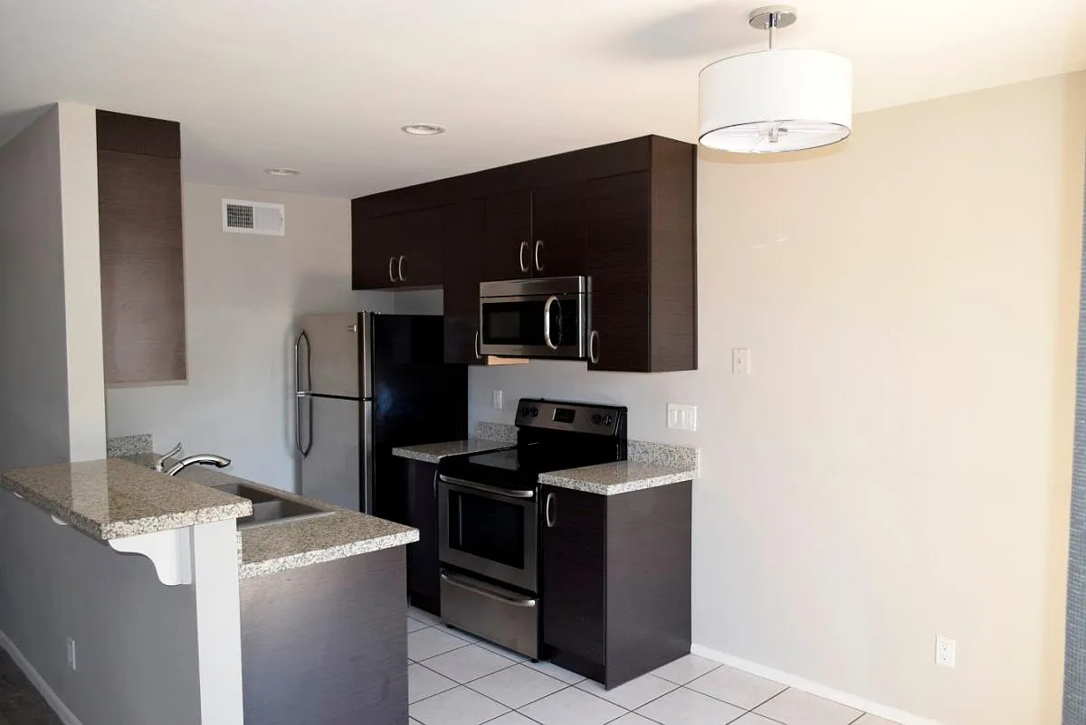 Remodeled condo in the Villages at Moon Valley! — Photo 4