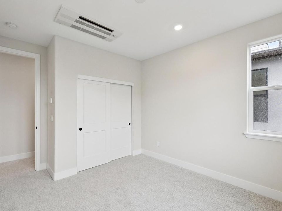 1st image of 2322 Red Oak Ct