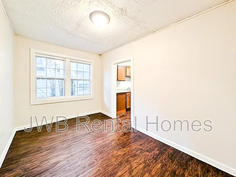 2053 Baldwin St — Photo 4