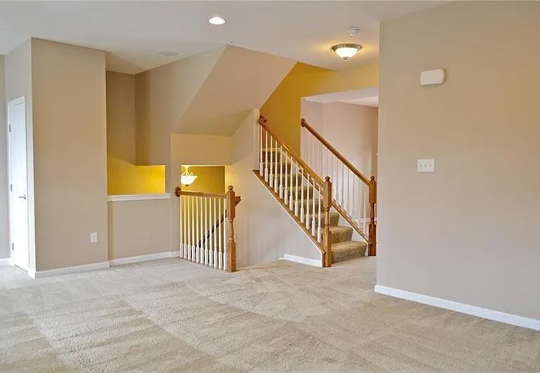 317 Maple Ridge Dr — Photo 2