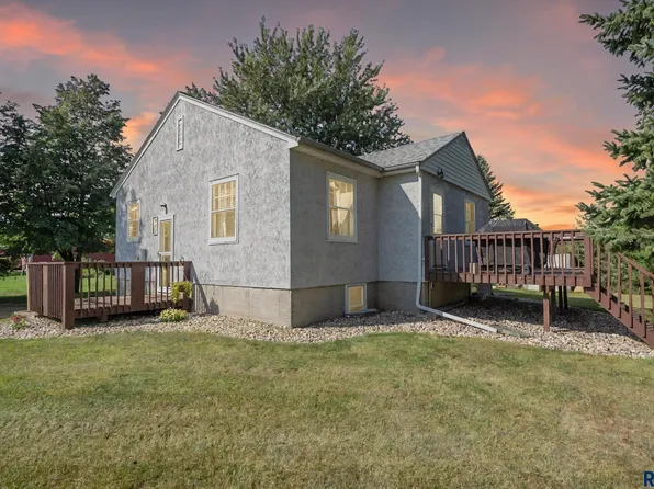 401 S Tessa Ave, Hartford, SD 57033