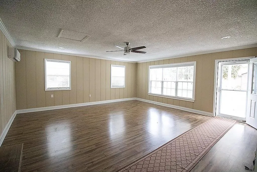 3 bed, 2.5 bath, 2278 sqft, $2,200 — Photo 1
