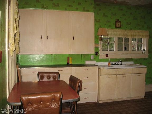 4th image of 311 E Broadway Ave