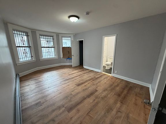 4th image of 32 Fabyan Pl #1