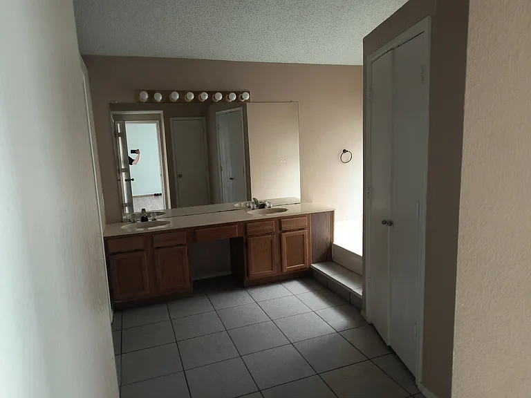 4110 Scotland Dr — Photo 8
