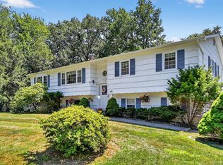 6 Danlyn Ct, New City, NY 10956