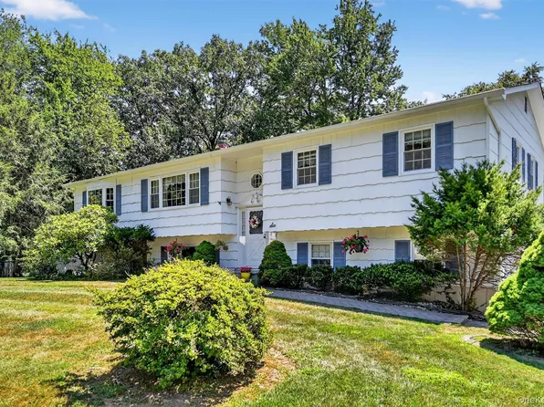 6 Danlyn Court, New City, NY 10956