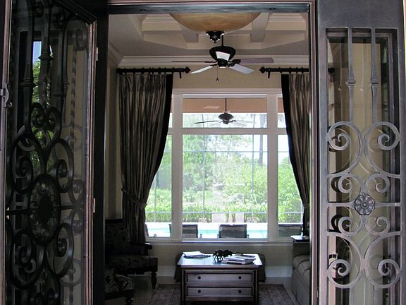 4th image of 3105 Dahlia Way