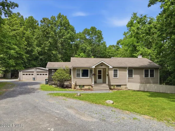302 Dove Ct, East Stroudsburg, PA 18302
