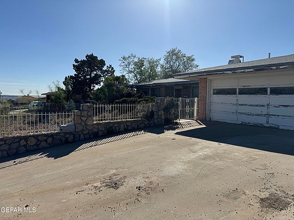 3rd image of 131 Crown Point Dr