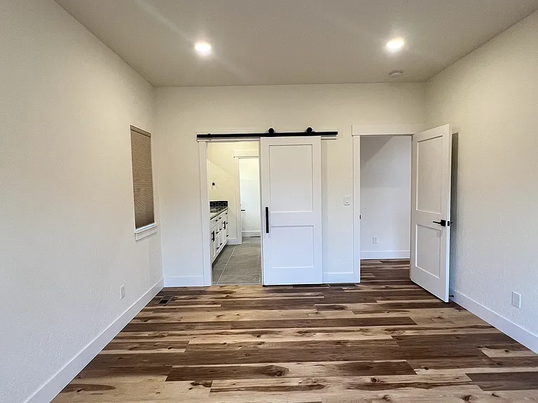 1702 E Metler Ln — Photo 33