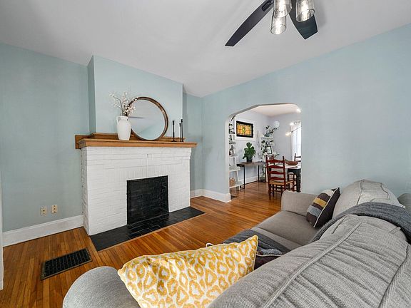 5th image of 499 Reinhard Ave