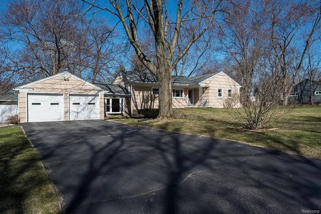 1600 Weymouth Ave photo 1