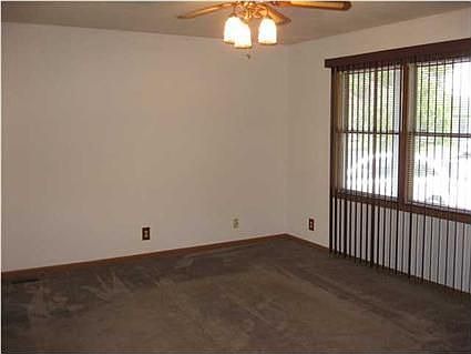 2nd image of 2828 Gardenia Dr