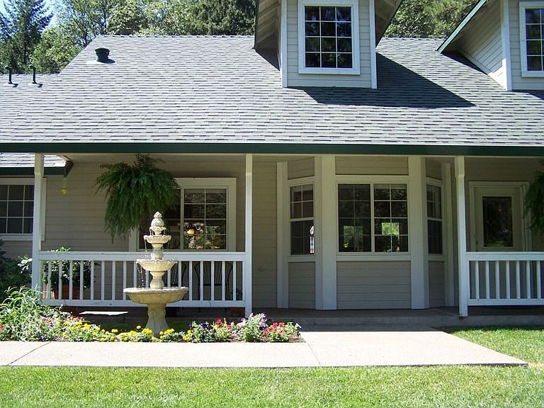 Beautiful Welcoming Entry to Home on 4 Acres