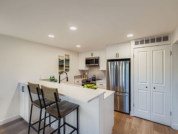 5th image of 2636 22nd Ave W APT 102