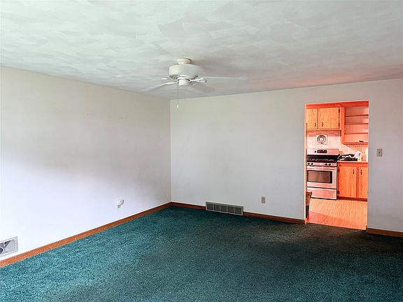 4th image of 211 Ridgefield Rd