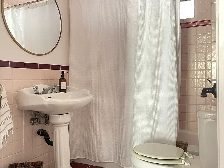 Private Bathroom included with room for rent