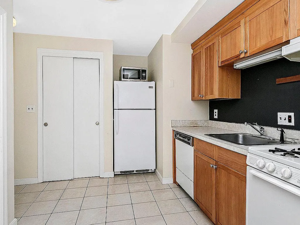 46 Main Street — Photo 3