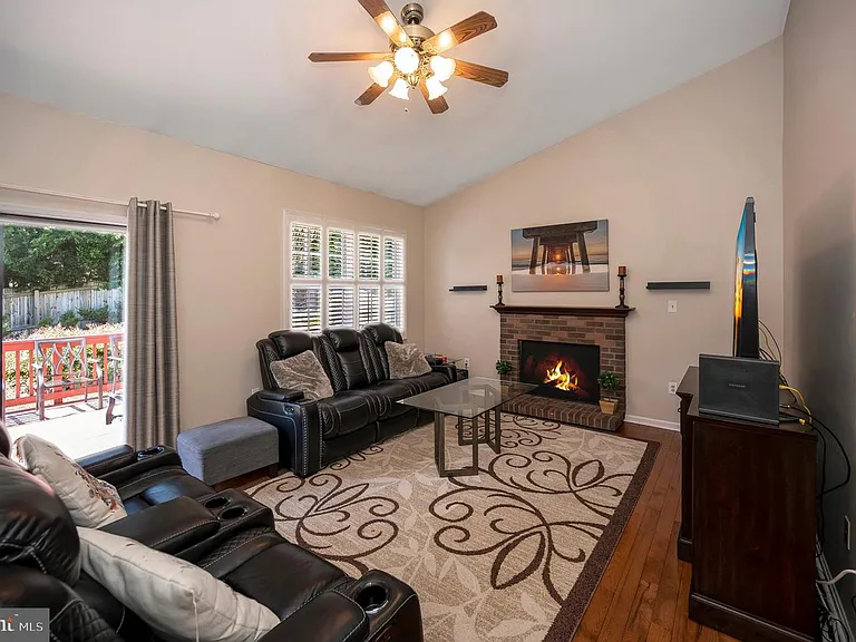48 Savannah Ct — Photo 2