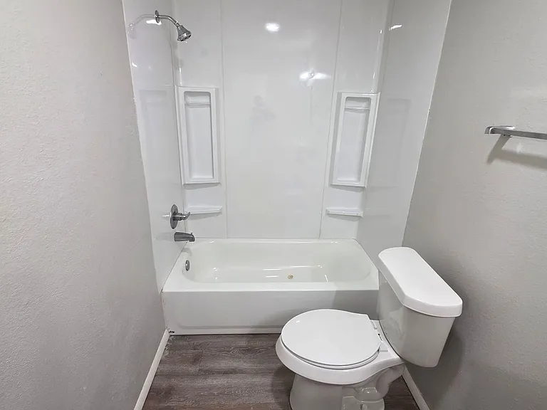 Bethany Place Apartments - Near Eldon Lyon and Downtown Bethany! — Photo 9