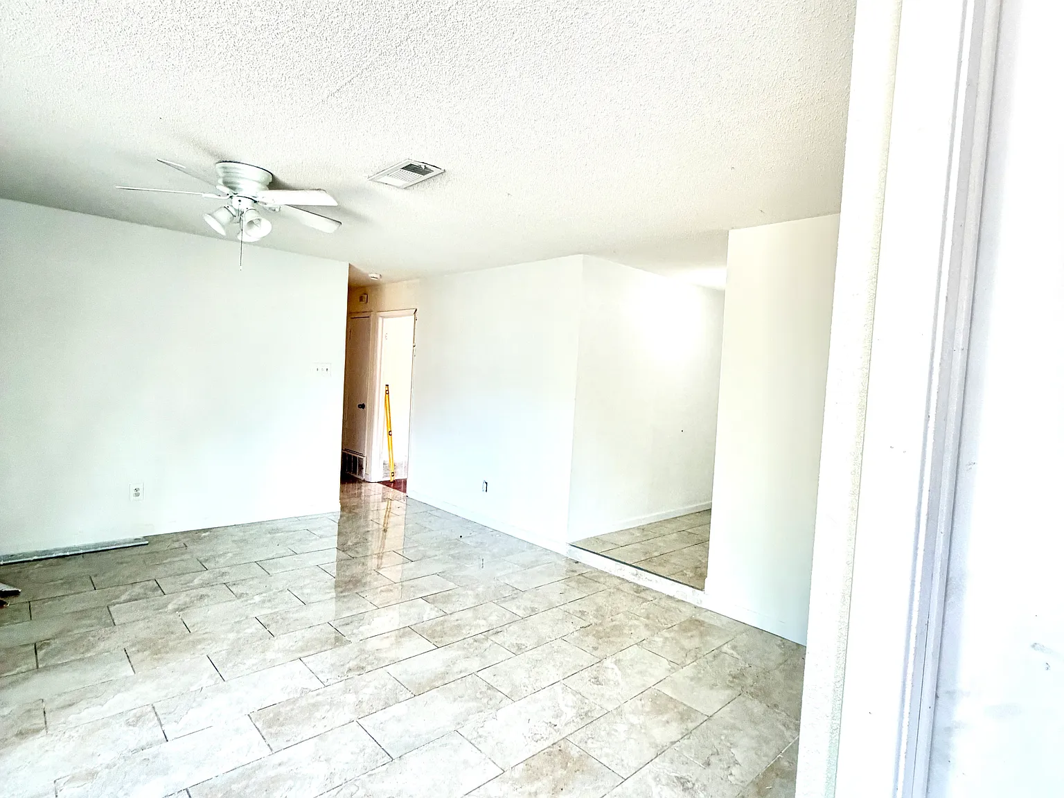 3 bed, 1085 sqft, $1,950 — Photo 4
