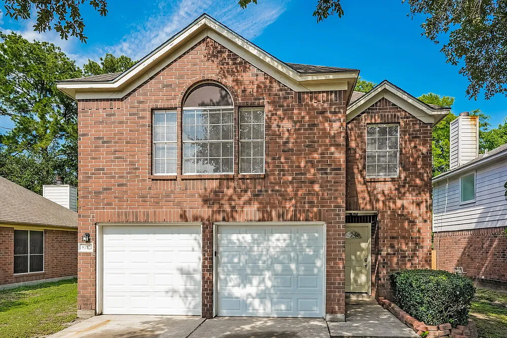 3 bed, 2.5 bath, 1687 sqft, $1,725 — Photo 1