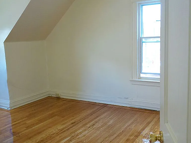 2406 E Genesee St — Photo 17