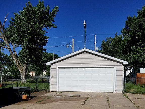2nd image of 1816 N Taylor Ave