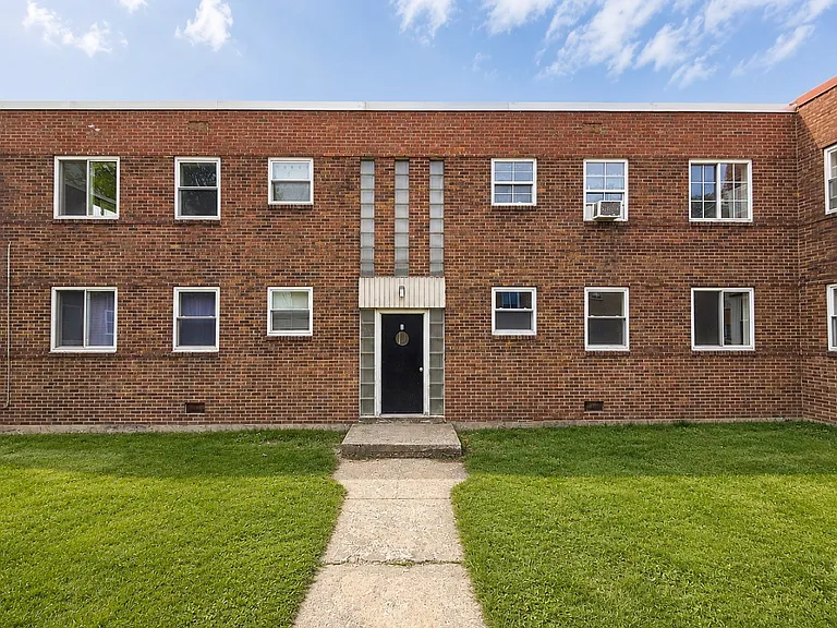 7 Tompkins St #B5 — Photo 1