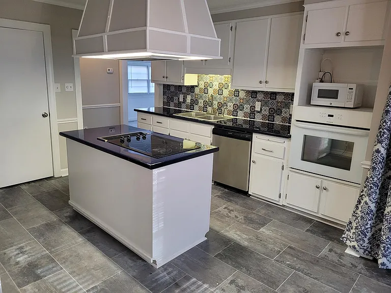 910 Edwards Ave — Photo 9
