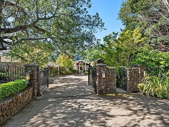3rd image of 8 Live Oak Way
