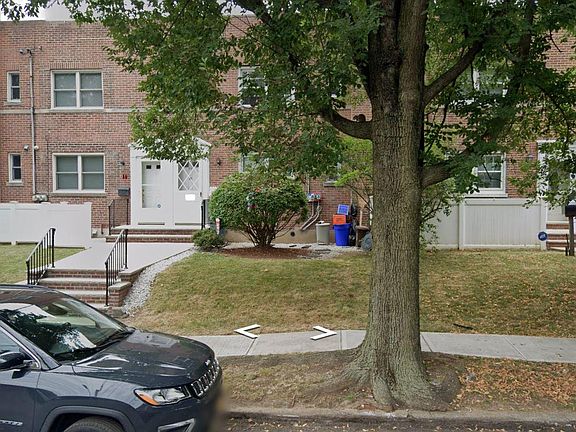 3rd image of 99 Beechwood Pl