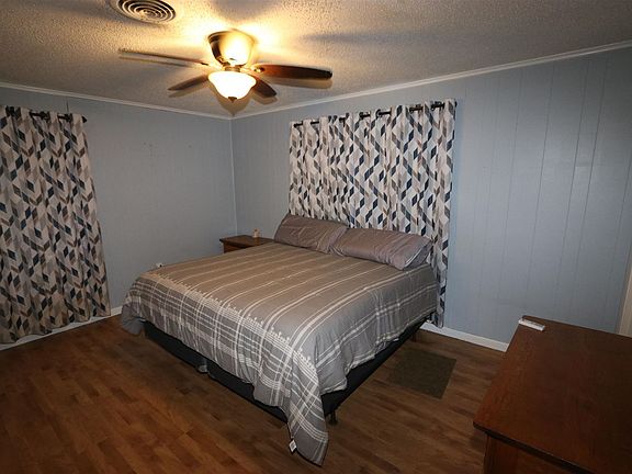 4th image of 610 Richardson St