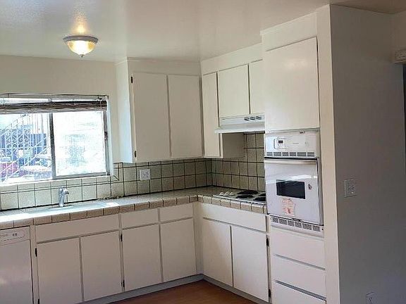 3rd image of 690 Grand Coulee Ave