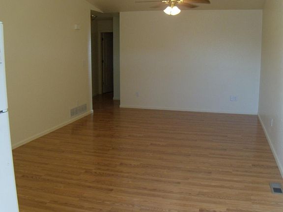 2nd image of 871 E 20th Street Dr