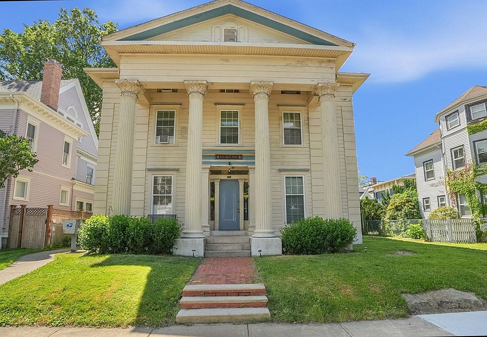 1st image of 556 High St