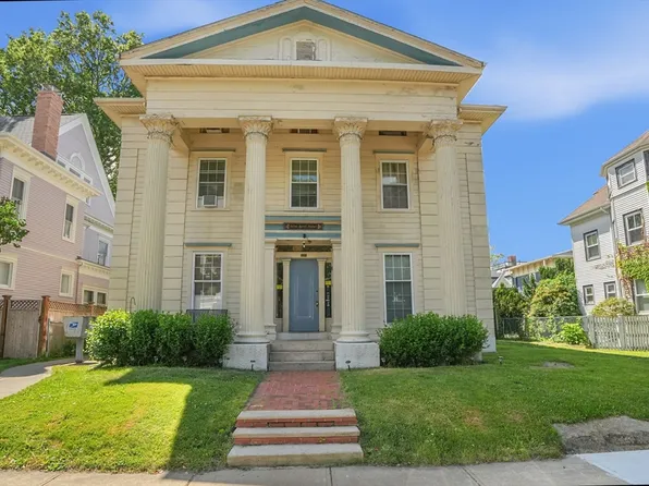 556 High St, Fall River, MA 02720