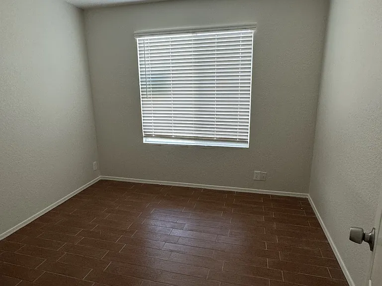 8565 W Tuckey Ln — Photo 6