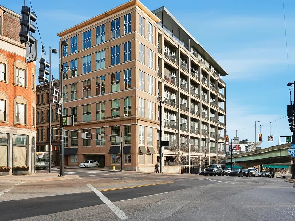 353 W 4th St #209