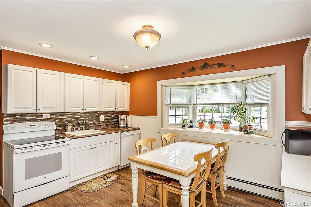 4 bed, 2.0 bath, 1314 sqft, $4,500 — Photo 3