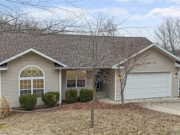 422 Scarsdale Cir, Lake Ozark, MO 65049