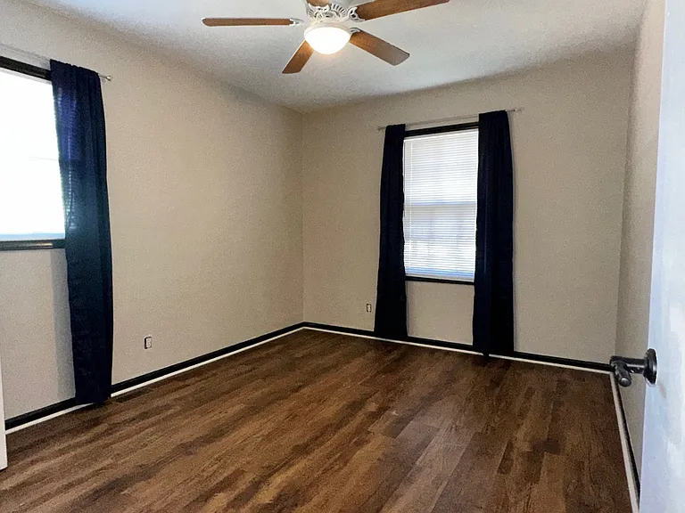 2527 Kingston Dr — Photo 13