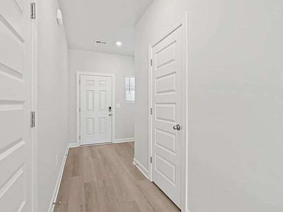 2nd image of 114 Arrow Ct